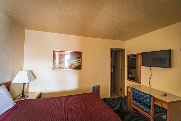 Four Winds Motel