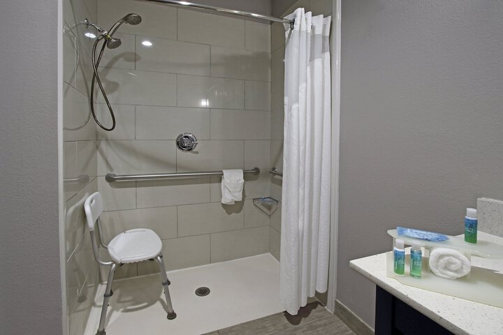 Holiday Inn Express & Suites Houston North - IAH Area by IHG