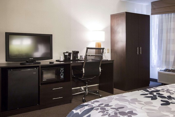 Room 13 of 31