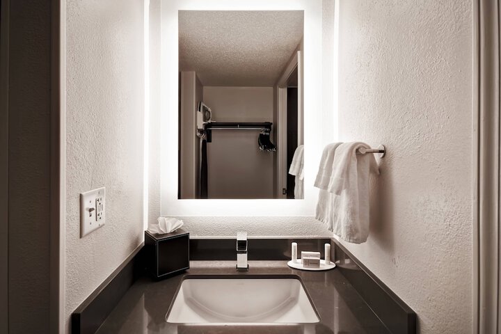 Room 26 of 33