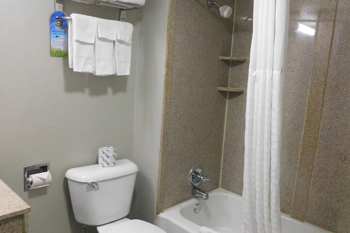 Room 64 of 102
