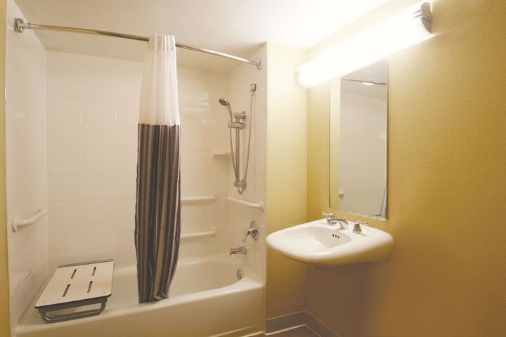 Room 19 of 38