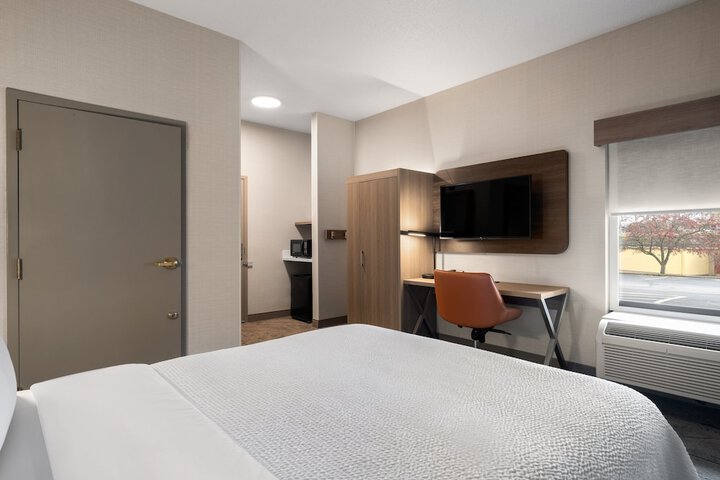 Room 9 of 63