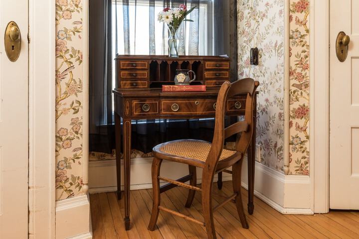 Room 22 of 76