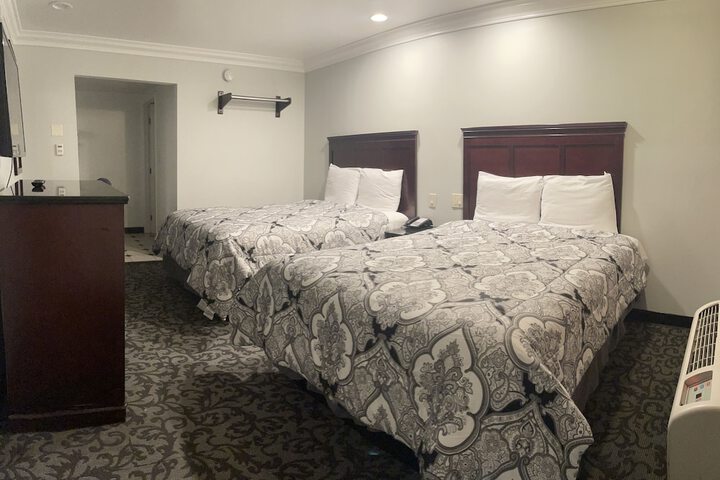 Room 7 of 9