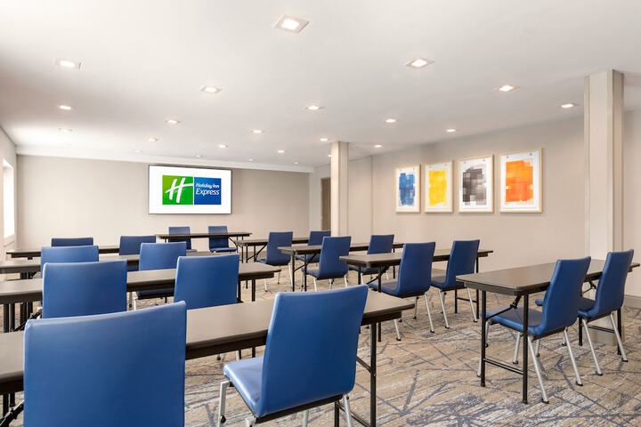 Holiday Inn Express Bowling Green by IHG