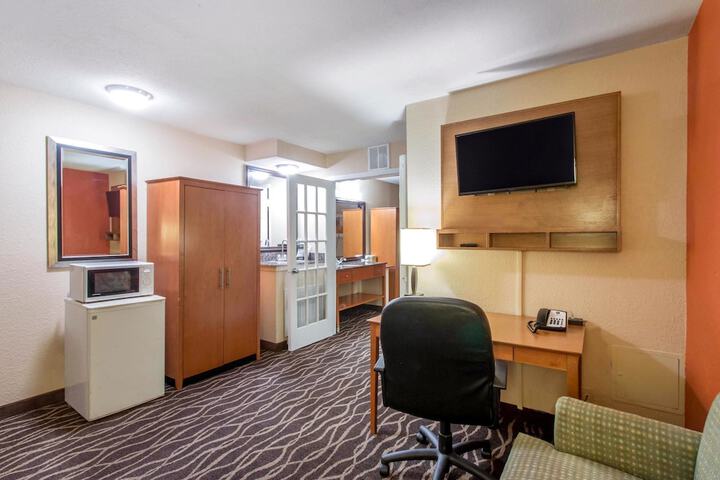 Room 15 of 46