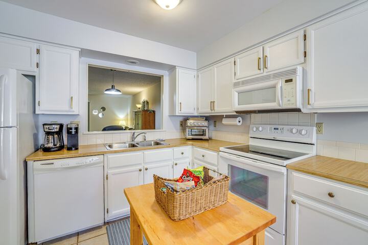 Bella Vista Townhome w / Deck Near Back 40 Trail!