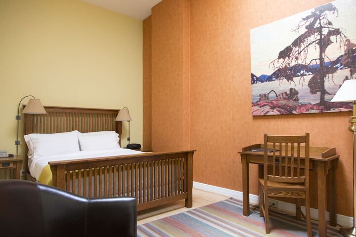 Room 6 of 13