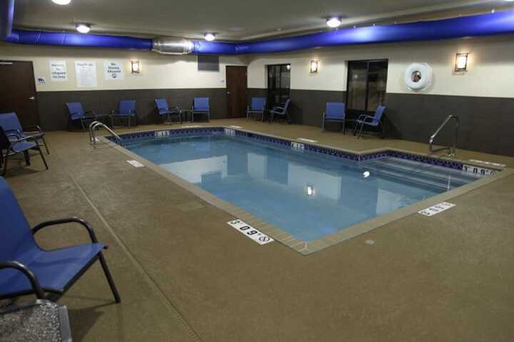 Holiday Inn Express & Suites Huntsville Airport by IHG