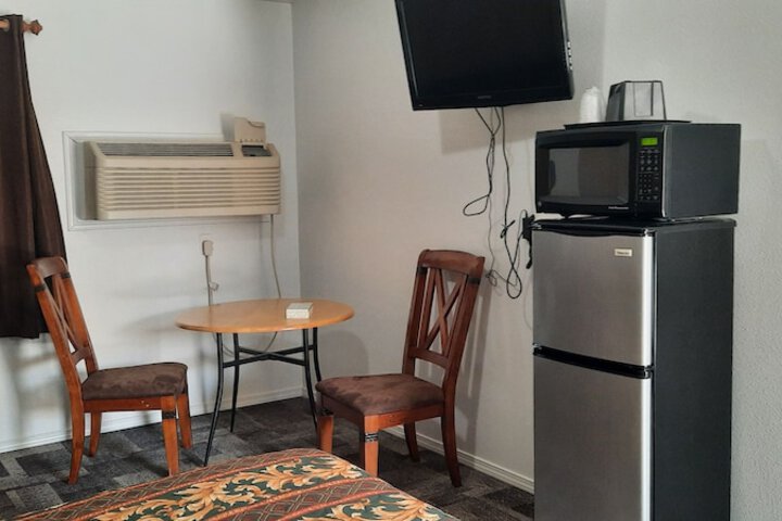 Room 7 of 18