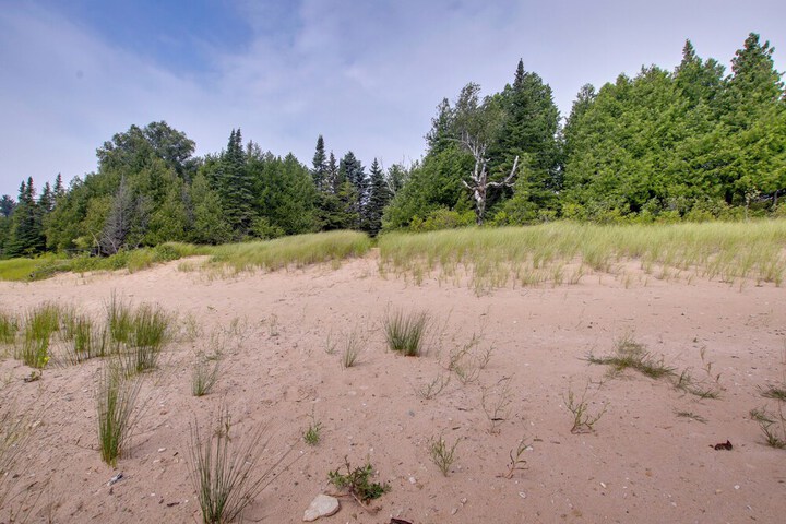 Serene Washington Island Getaway w / Private Beach!