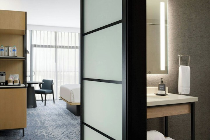 Room 34 of 89