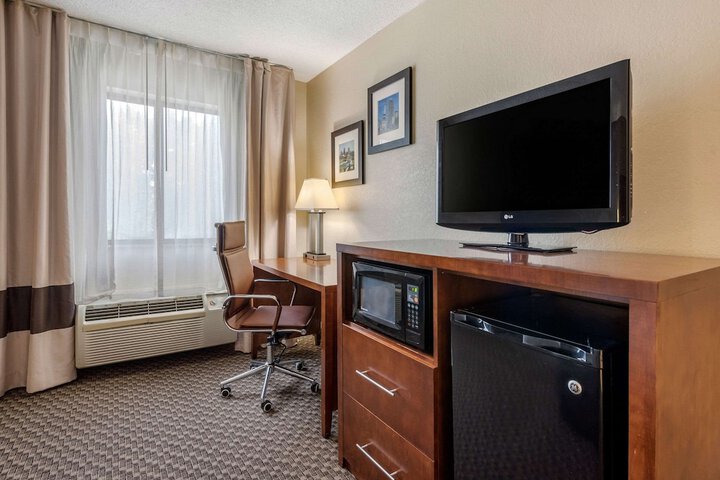 Room 25 of 32