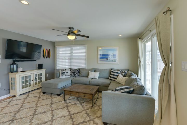Avalon Vacation Rental w / Porch & Grill!