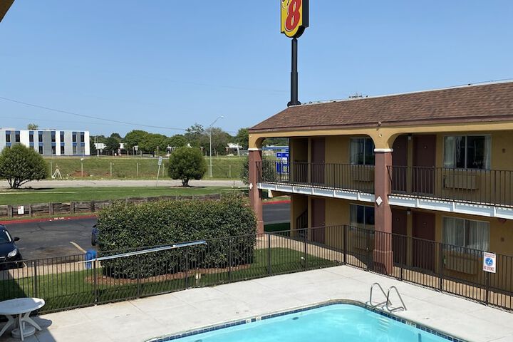 Super 8 by Wyndham Midwest City OK
