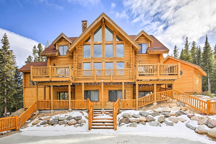 Expansive Alma Cabin w / Hot Tub & Mountain Views!