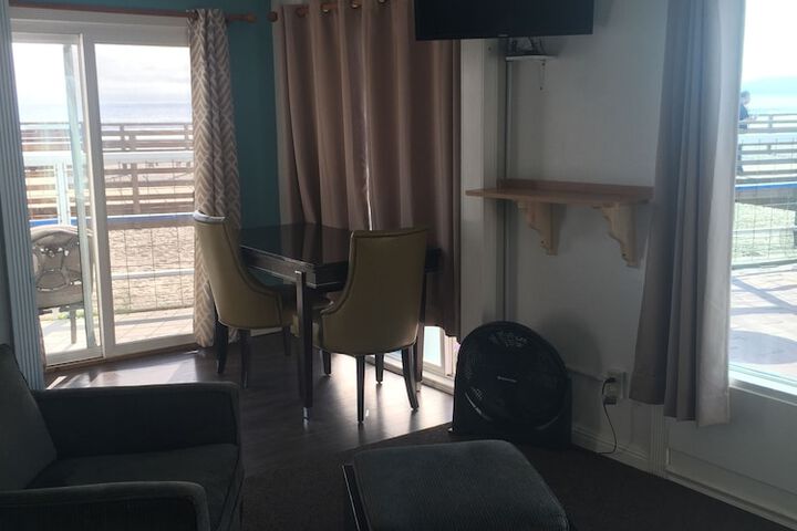 Dolphin Cove Motel