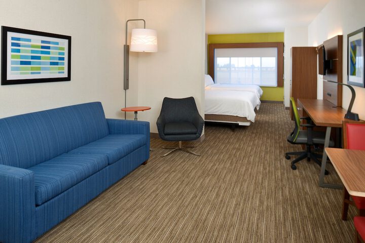 Room 15 of 36