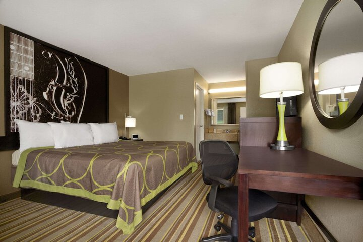 Super 8 by Wyndham Tupelo Airport