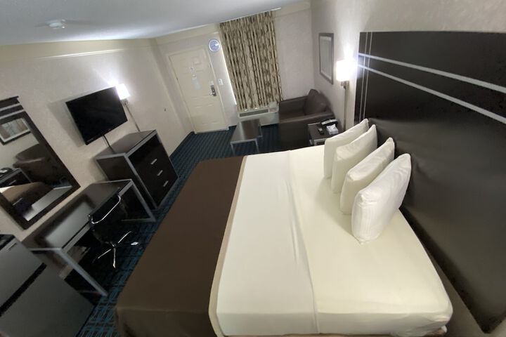 Room 26 of 68