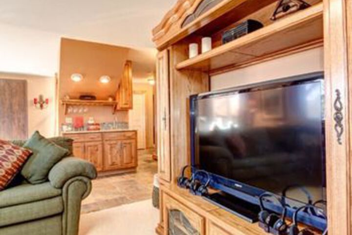Mountain Lodge with Hot Tub by RedAwning