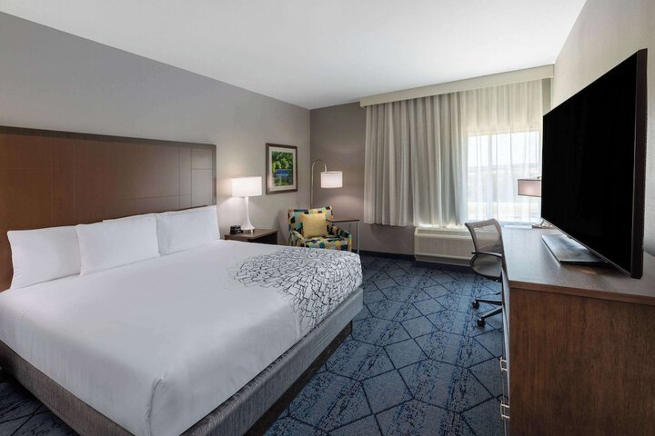 La Quinta Inn & Suites by Wyndham Round Rock near Kalahari