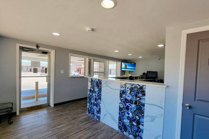 Budget Inn & Suites