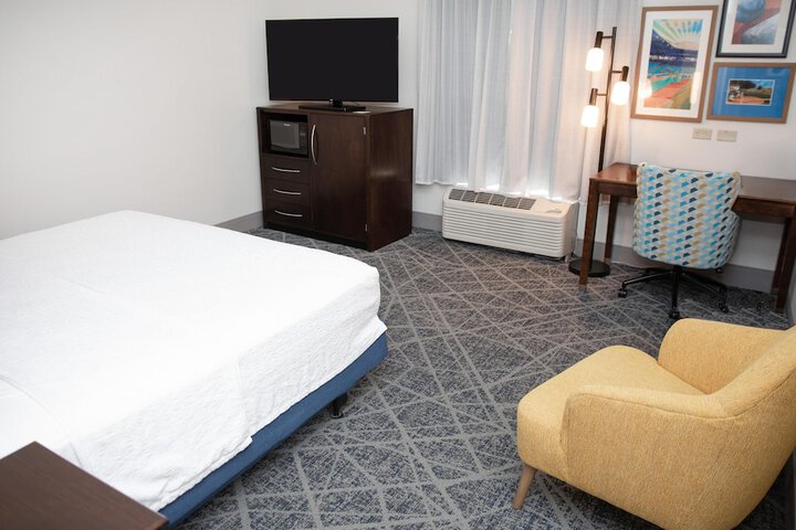 Hampton Inn & Suites Williamsport-Faxon Exit