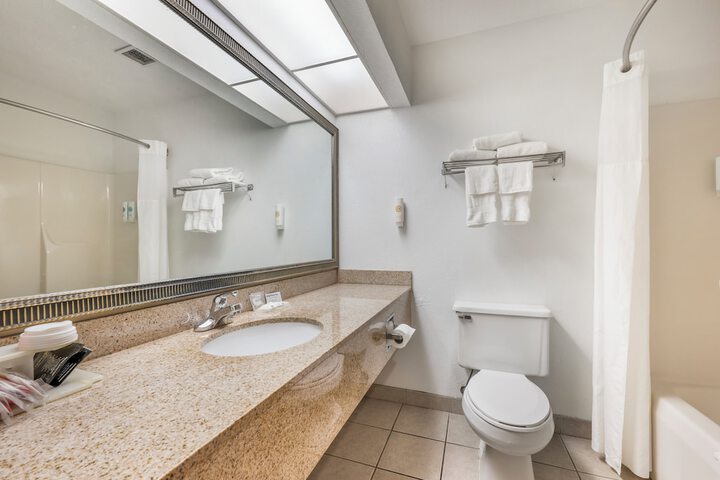 Quality Inn & Suites Near Amish Country