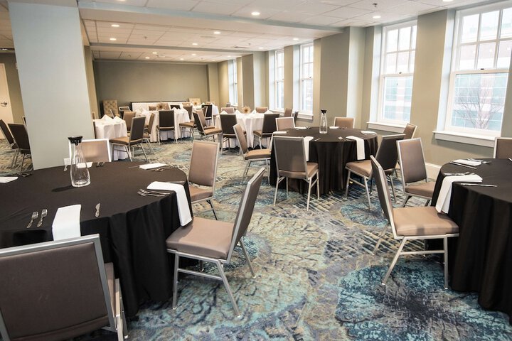 Redmont Hotel Birmingham Curio Collection by Hilton