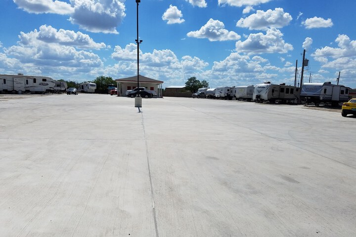Luxury Inn & RV Park