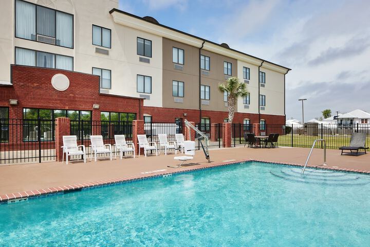 Holiday Inn Express Hotel & Suites Panama City-Tyndall by IHG