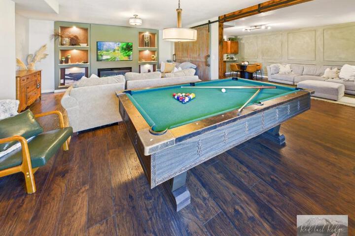 Beautiful Country Apartment AC, Pickleball, Billiards, Playground, Gardens