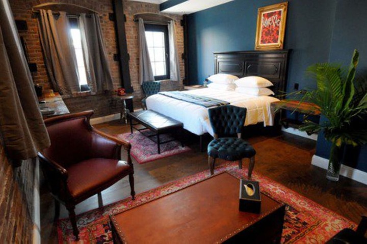 Room 32 of 51