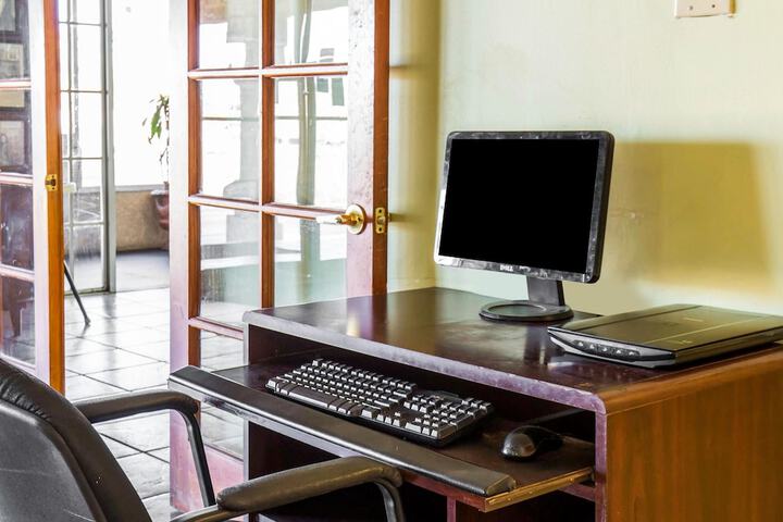 Business Center 27 of 27