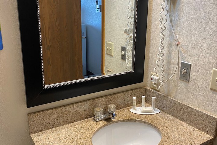 Room 11 of 19