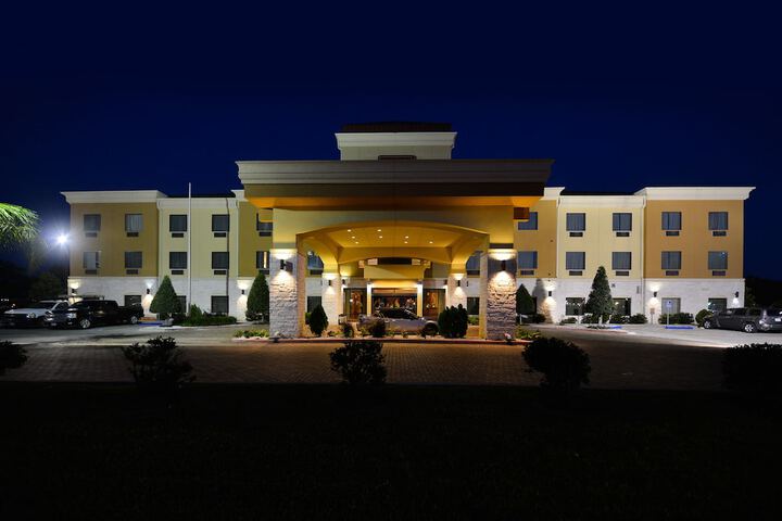 Comfort Suites Bay City East
