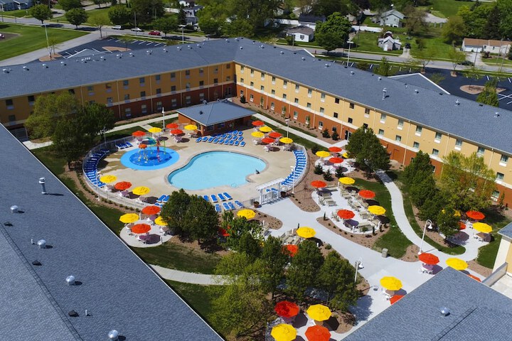 Cedar Points Express Hotel