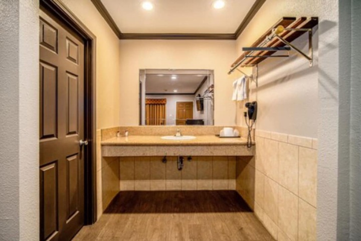 Room 20 of 28