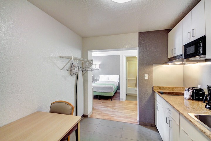 Room 15 of 24