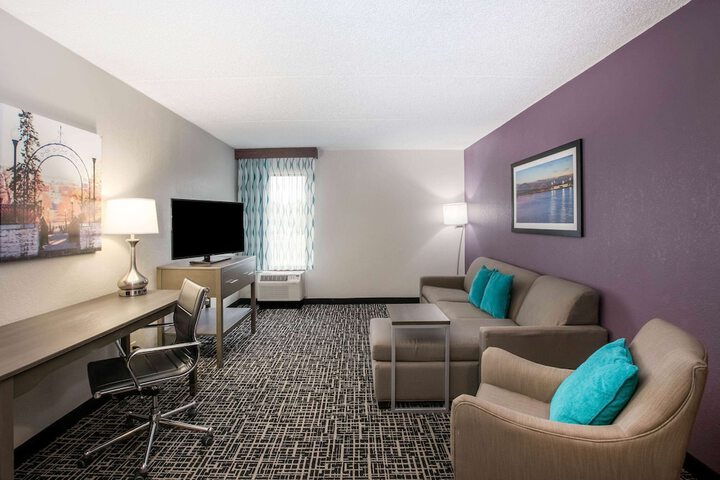 Room 17 of 34