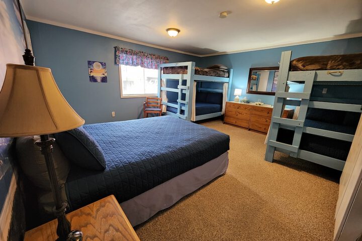 Room 32 of 46