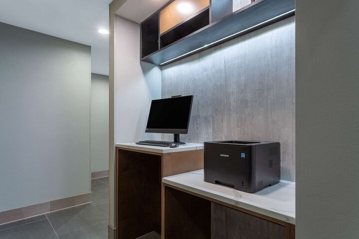 Business Center 38 of 38