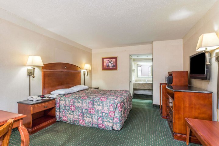 Room 8 of 13