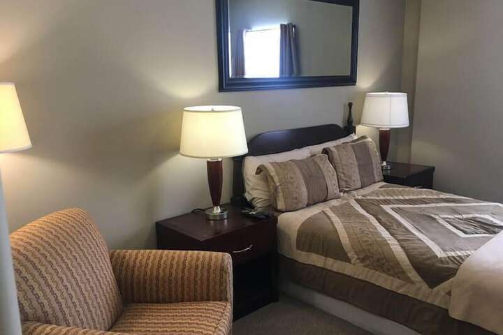 Room 6 of 12