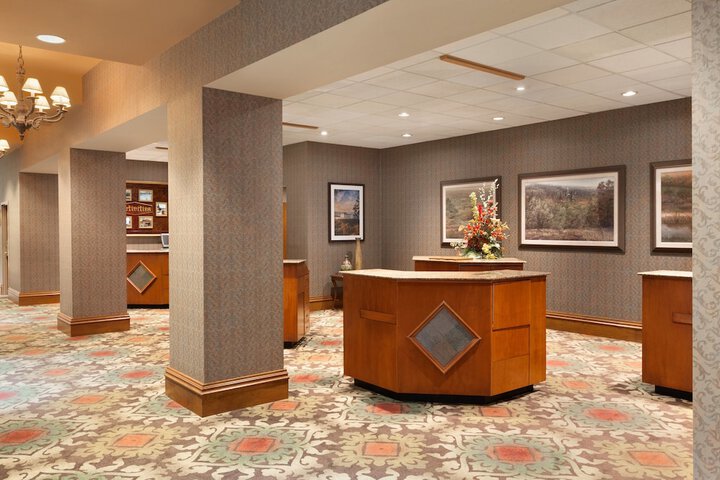 Chateau on the Lake Resort Spa and Convention Center