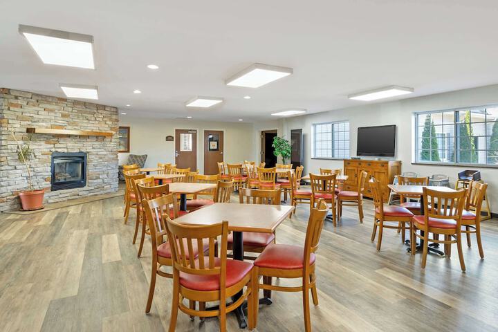 Quality Inn & Suites Fort Madison near Hwy 61