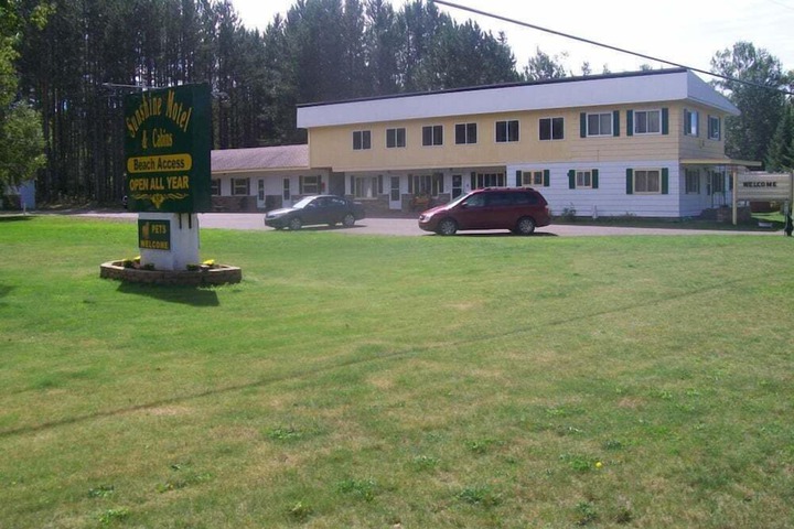 Sunshine Motel and Cabins