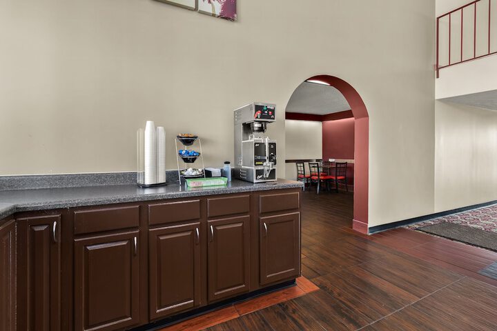 Red Roof Inn & Suites Cave City
